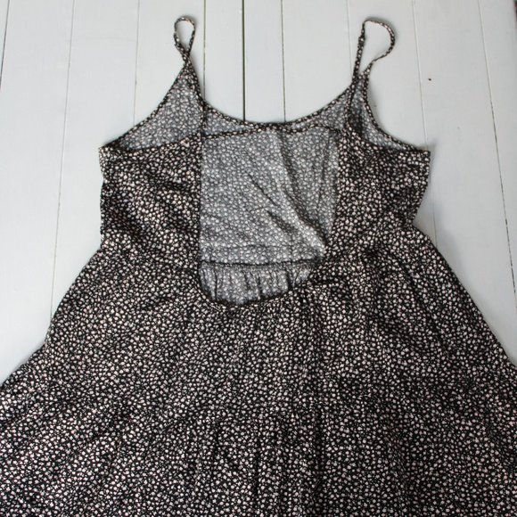 Black Floral Print Tiered Summer Mini Dress with Open Back - Picture 3 of 6